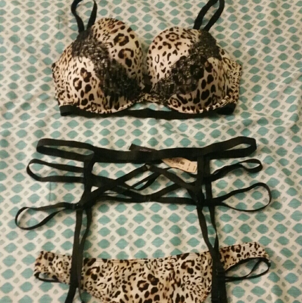 VS Very Sexy Pushup Bra/panty/garter belt!